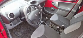 Prodám náhradní díly na Peugeot 107 1.0i - 5