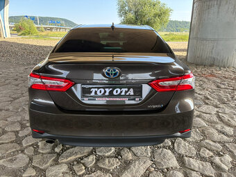 Toyota Camry - 5