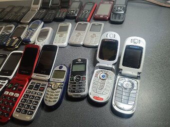 MOBILY 90 LÉTA RŮZNÉ ZNAČKY - 5