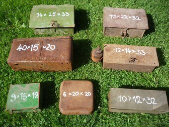 Prodám staré volanty, plechové schránky na nářadí do veterán - 5