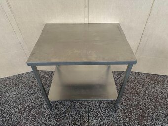 Nerezový stůl do prostoru s policí - 5