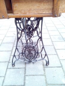 Šicí stroj - šlapací - SINGER - starožitnost - 5