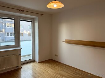 Pronájem cihlového bytu 2+1, 66 m2 s balkónem a garáží - 5