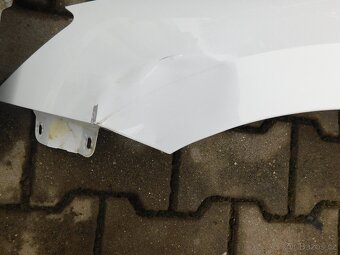 ŠKODA Superb přední blatníky á 800.-.- - 5