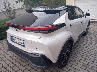 Predám TOYOTU C-HR 1,8 HYBRIB-EXECUTIVE-automat - 5