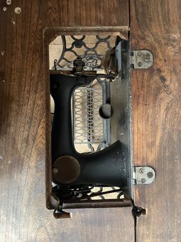 Šicí stroj značky BOBBIN - 5