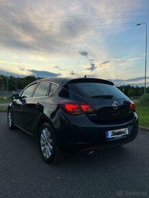 Opel Astra J plná výbava - 5