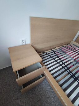 Postel Malm 160x200 + noční stolky Malm - 5