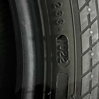 Zimní pneu 215/50 R18 92V Nokian 6mm - 5