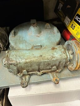 Prodej velké převodovky s olej.náplni v HK. - 5