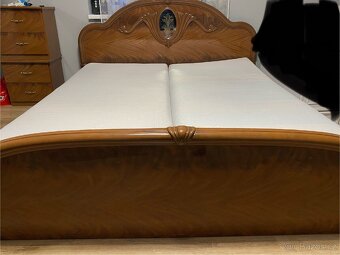 Postel a noční stolky - 5