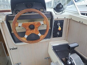 Rybářská loď s kajutou Bertram 25 - 5