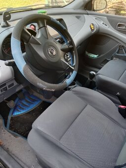 Nissan Almera Tino - 5