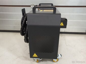 Čistící pulsní laser o výkonu 300W, pulsní energie 5mJ - 5
