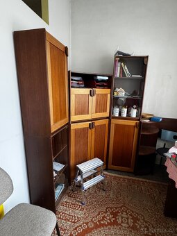 Kvalitní nábytek z uzavřené lékárny - 5