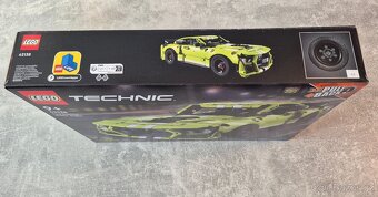 Lego Technic Ford Mustang Shelby GT500 (42138) - 5