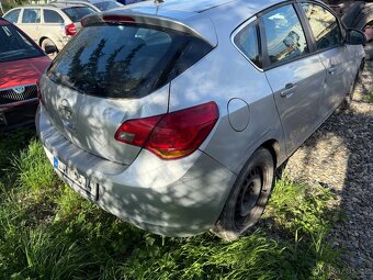 Opel Astra J 1.4 16v 74 kw r.v. 2010 - 5