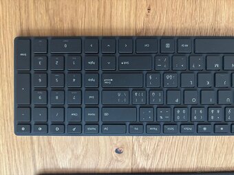 bezdrátové klávesnice Logitech a Microsoft (2ks) - 5