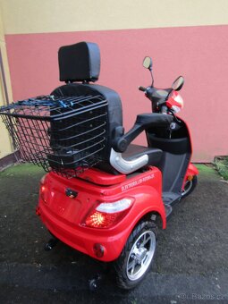 Invalidní vozík. Tříkolka - 5