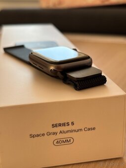 Apple Watch Series 5 – 40mm, Space Gray Aluminium + 4 řemínk - 5
