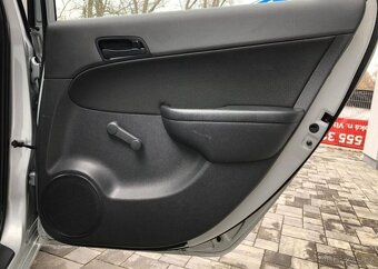 Hyundai i30 1.4 16V benzín manuál 80 kw - 5