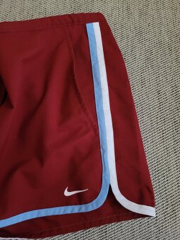 Dámské bordó kraťasy zn. Nike, vel. S - 5