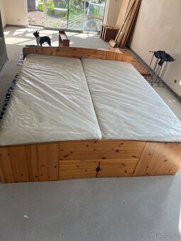 Prodám hezkou borovicovou postel se šuplíky - 5
