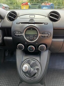 Mazda 2 - 5