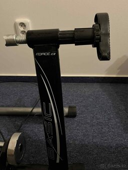 Trenažér na silniční kolo Force - 5