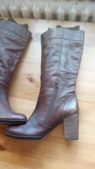 Prodám moc hezké hnědé kozačky nahoře s náplety - 5