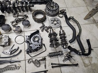 Části motoru Kawasaki ZZR 1200 zzr1200 - 5