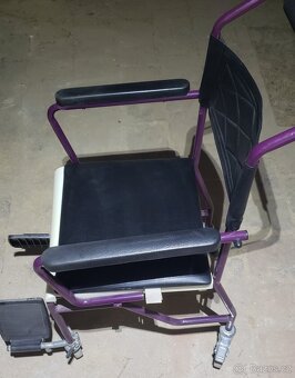 Toaletní křeslo / vozík pojízdné na kolečkách - 5