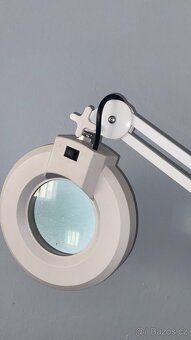 Kosmetická lampa s lupou - 5