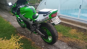 Kawasaki zx7r - 5