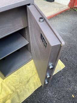 Trezor Safetronics - 5