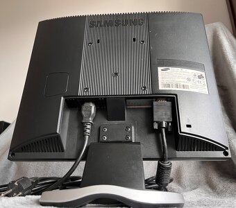 SAMSUNG SyncMaster 710n, 17", VGA - 5
