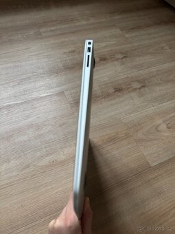 MacBook Air 13" (2017), Intel i5, 8 GB RAM - 5