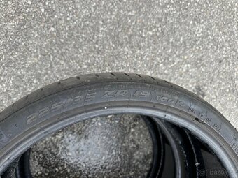 225/35R19 - 5