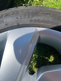 Prodám alu Vw Richmond 5x112 r17 letní pneu 225/45/17 - 5