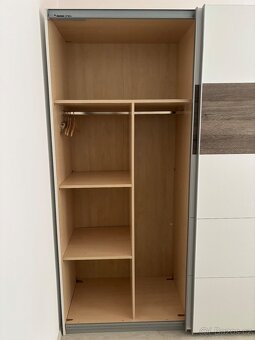 Velká šatní skříň - 5