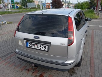 Ford Focus Kombi 1.6 TDCi (66 kW), r. 2005 – klima, tažné - 5