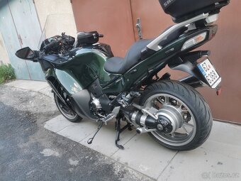 Kawasaki GTR 1400 krasna facelift - 5