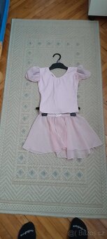 Prodám krásné šaty, společenskou sukni a gymnastický dres - 5