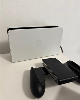 Prodám Nintendo Switch OLED + 4 hry - 5