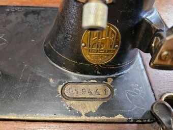 Šicí stroj LADA - 5