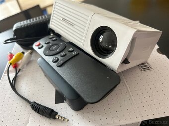 mini projektor s displejem o velikosti 80 palcú - 5