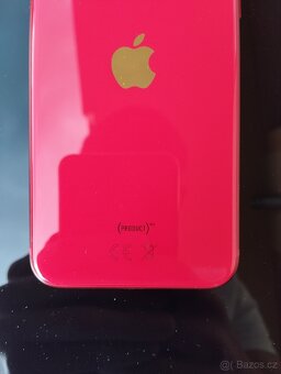 iPhone 8 - 128 GB - skvělý stav - ohlášený iCloud - 5