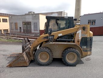 CAT 242 - 5