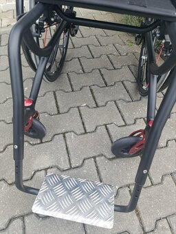 Odlehčený invalidní mechanický vozík - 5
