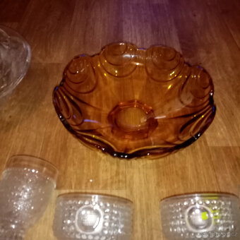 Prodám staré české sklo mísy - medové sklo a poháry Matura - 5